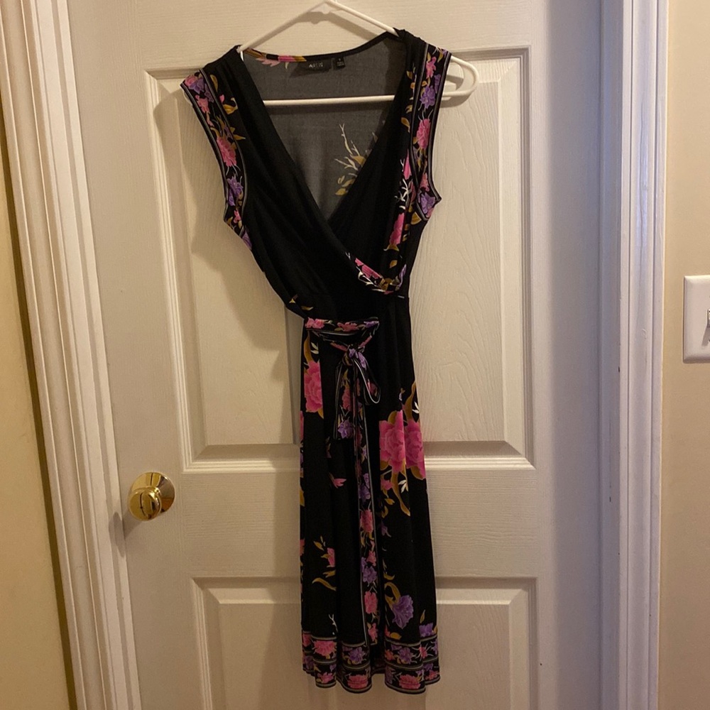 Sleeveless V-neck drape, mid length dress with tie waist